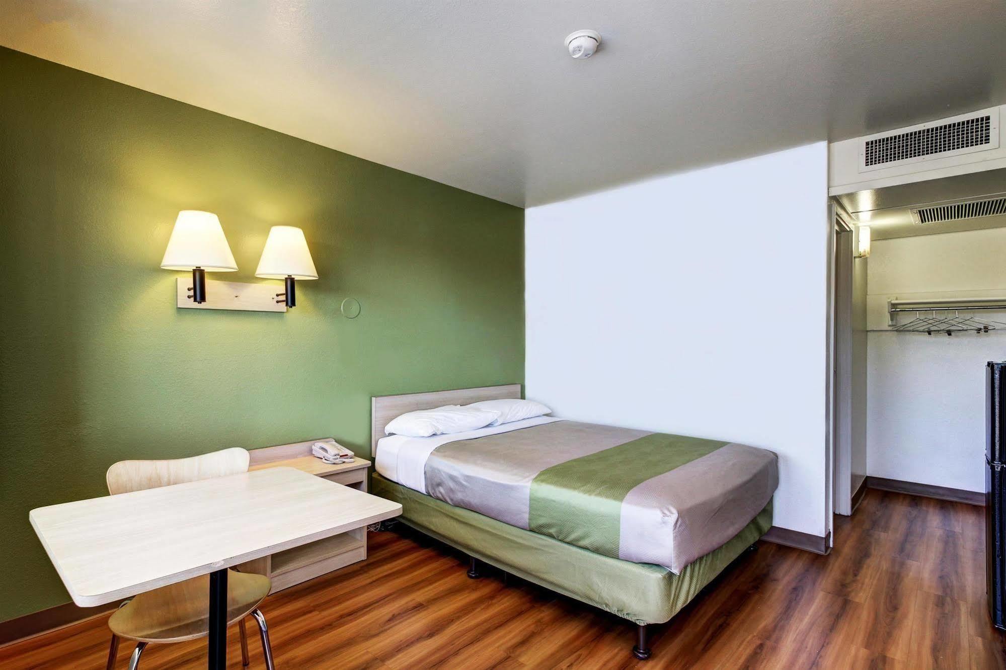 Econo Lodge 미드베일 외부 사진